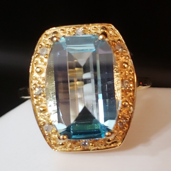 Wow! Georgous Solid 10kt Y Gold and Topaz Ring - Picture 2 of 8